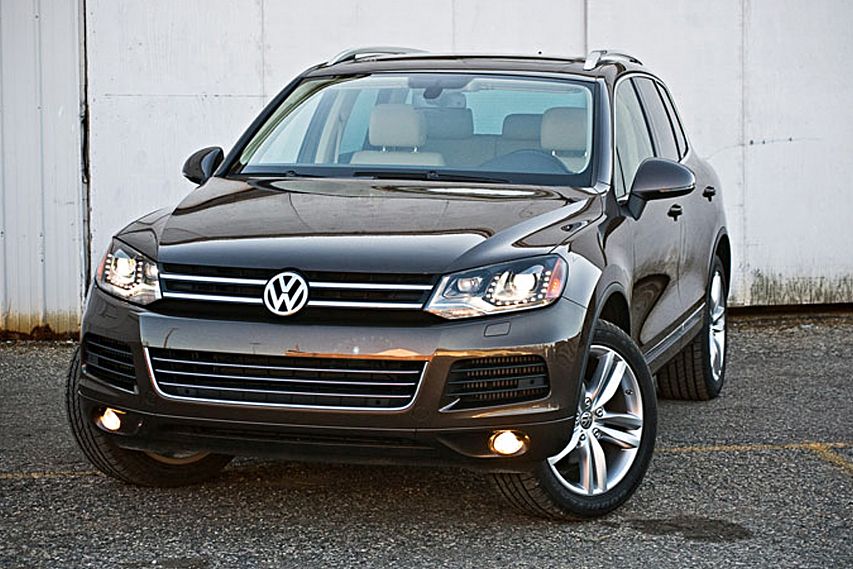 Установка штатной камеры Volkswagen Touareg 2011года.